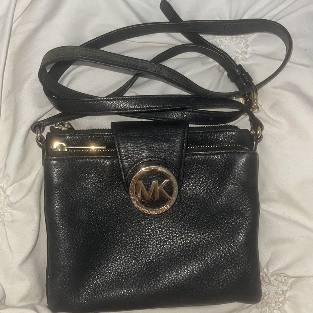 Michael Kors Fulton Leather Crossbody Bag - Picture 3 of 10